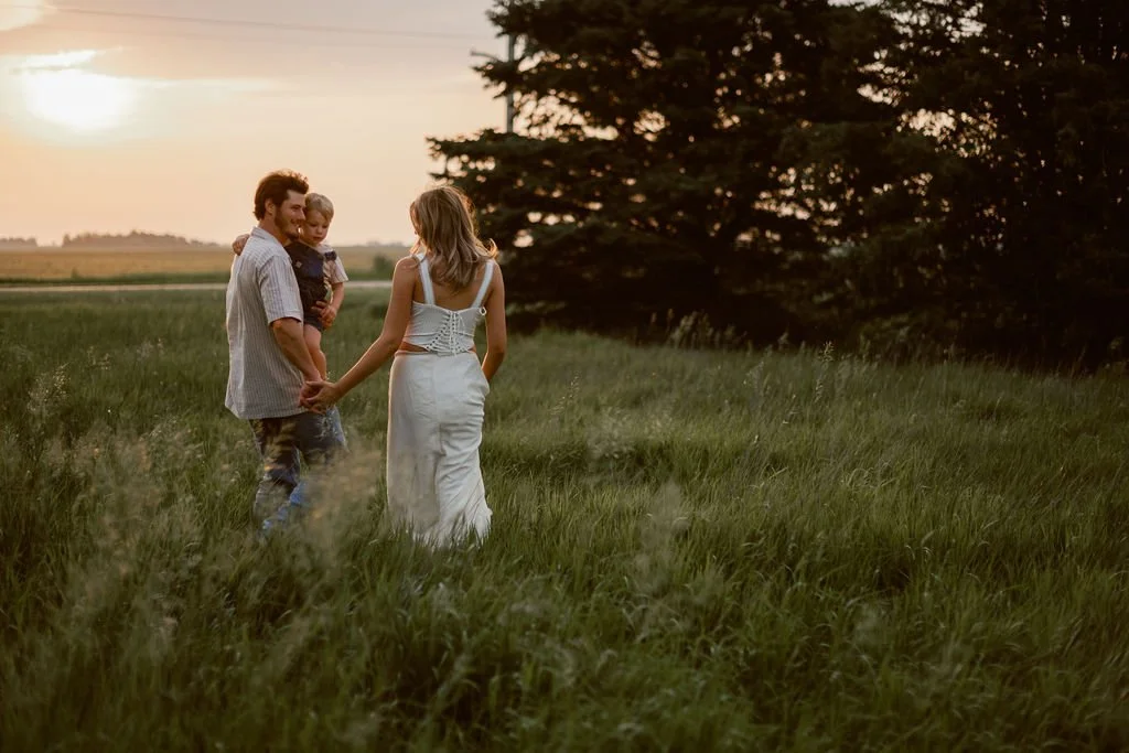 Country_Maternity_Session_Illinois_Dekalb (91).jpg