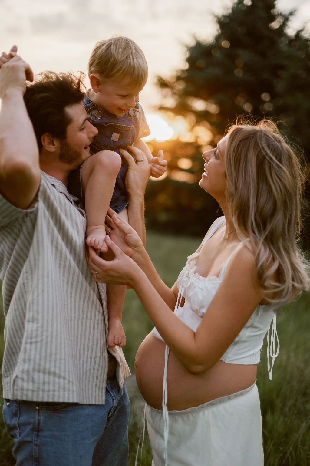 Country_Maternity_Session_Illinois_Dekalb (100).jpg