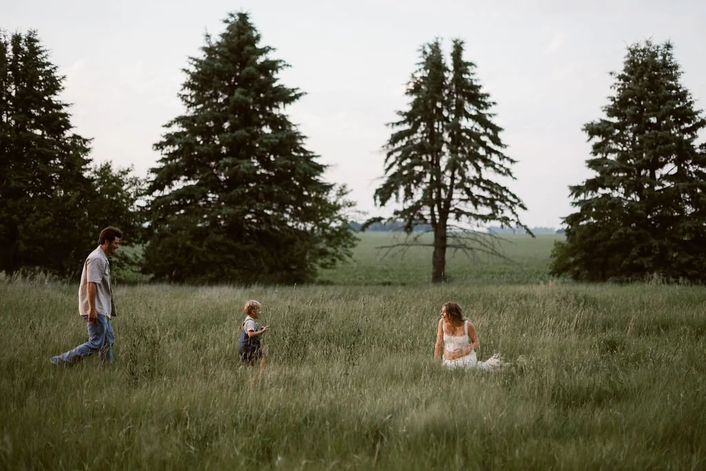 Country_Maternity_Session_Illinois_Dekalb (75).jpg