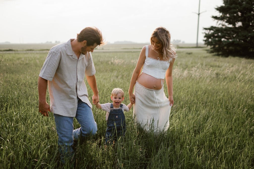 Country_Maternity_Session_Illinois_Dekalb (17).jpg