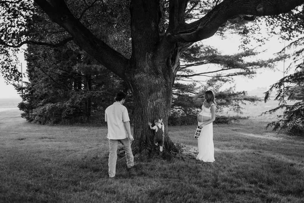 Country_Maternity_Session_Illinois_Dekalb (45).jpg