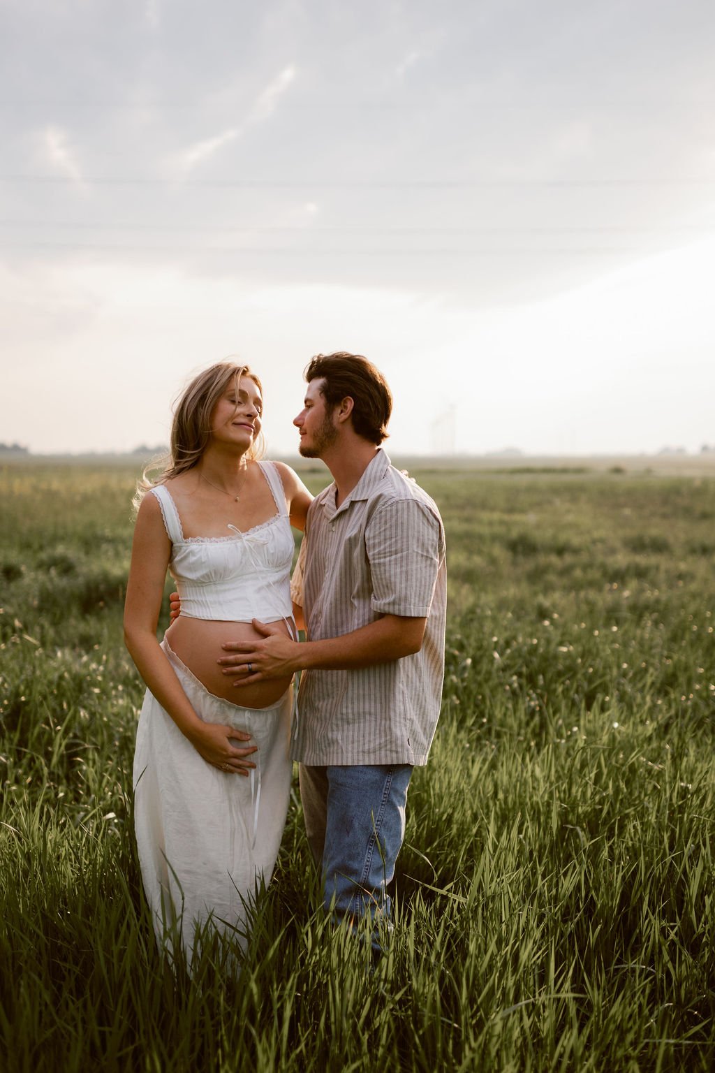 Country_Maternity_Session_Illinois_Dekalb (26).jpg
