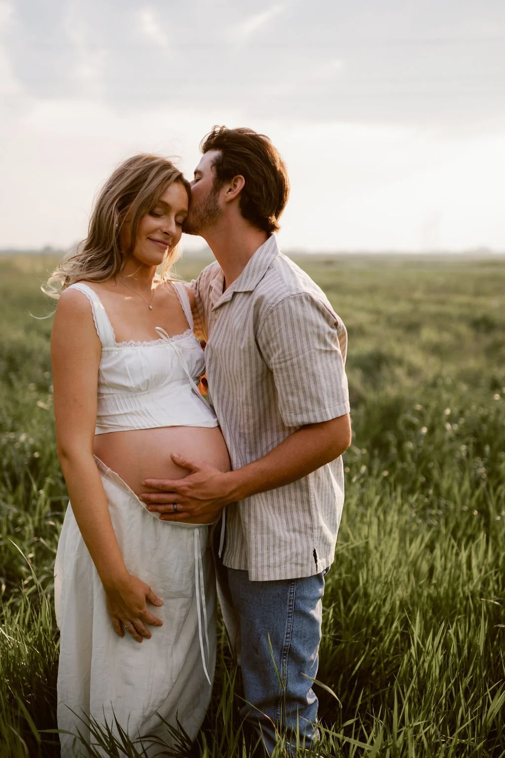 Country_Maternity_Session_Illinois_Dekalb (27).jpg