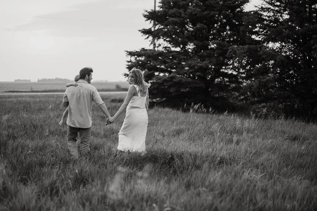 Country_Maternity_Session_Illinois_Dekalb (92).jpg