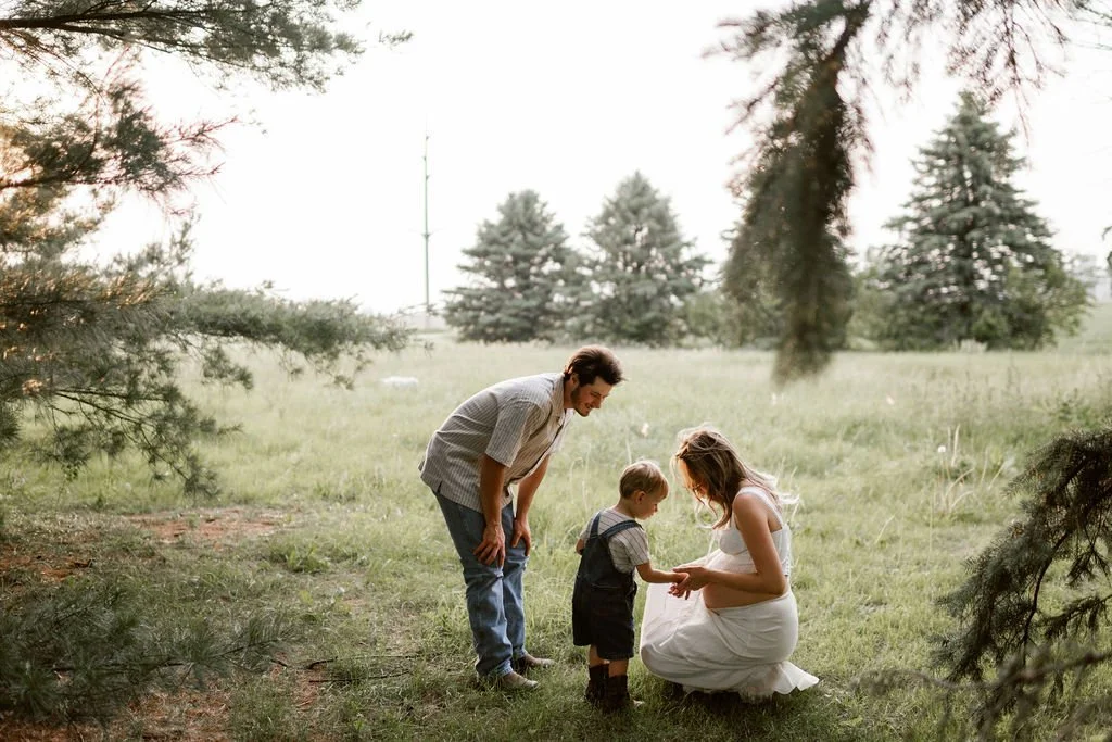 Country_Maternity_Session_Illinois_Dekalb (60).jpg