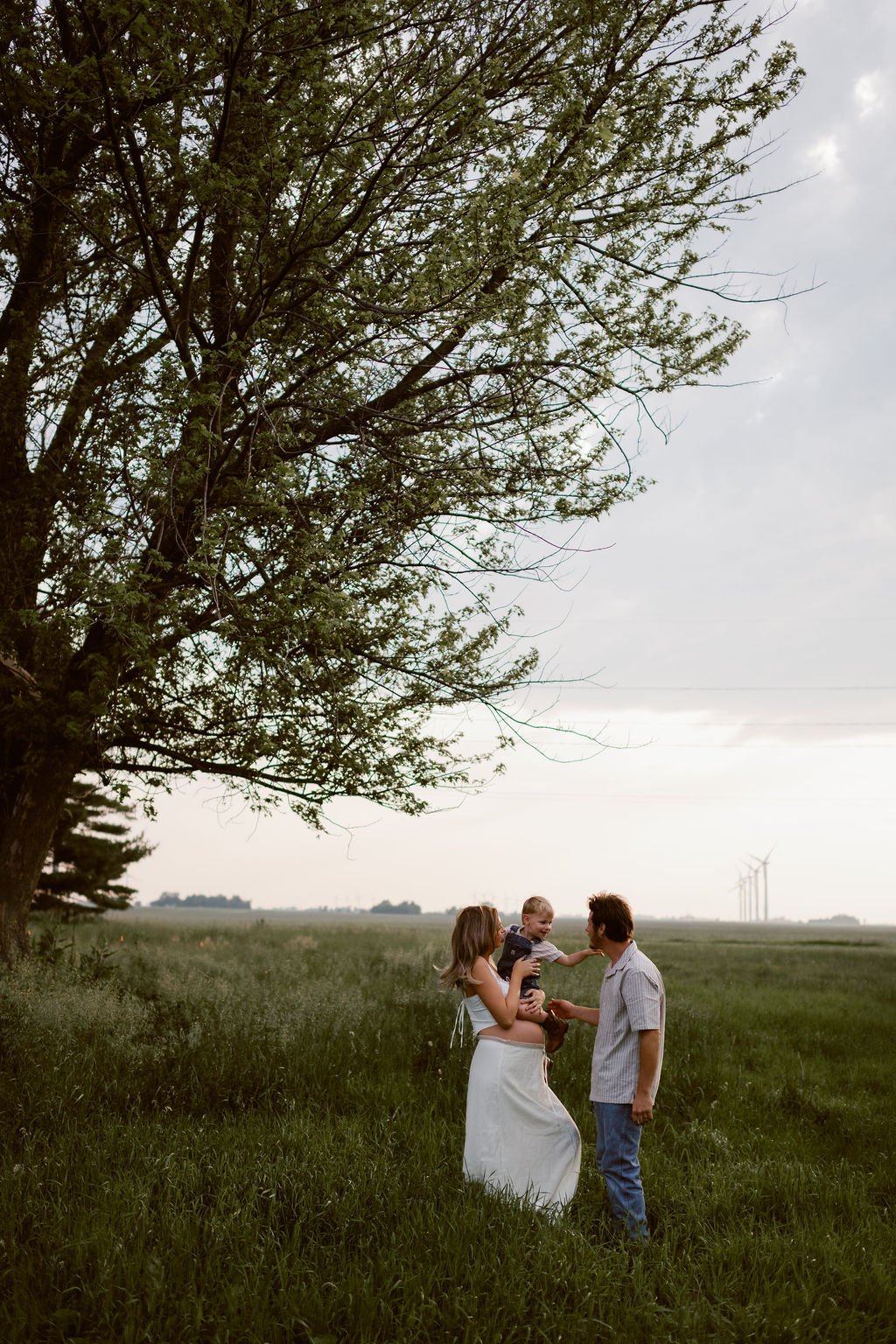 Country_Maternity_Session_Illinois_Dekalb (36).jpg