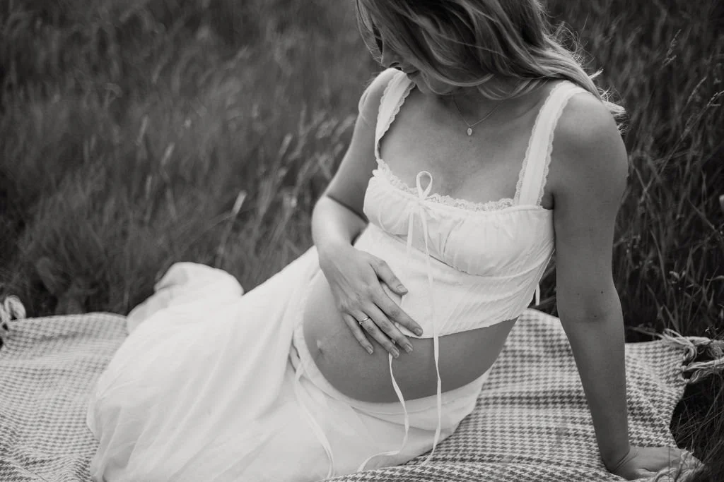 Country_Maternity_Session_Illinois_Dekalb (71).jpg