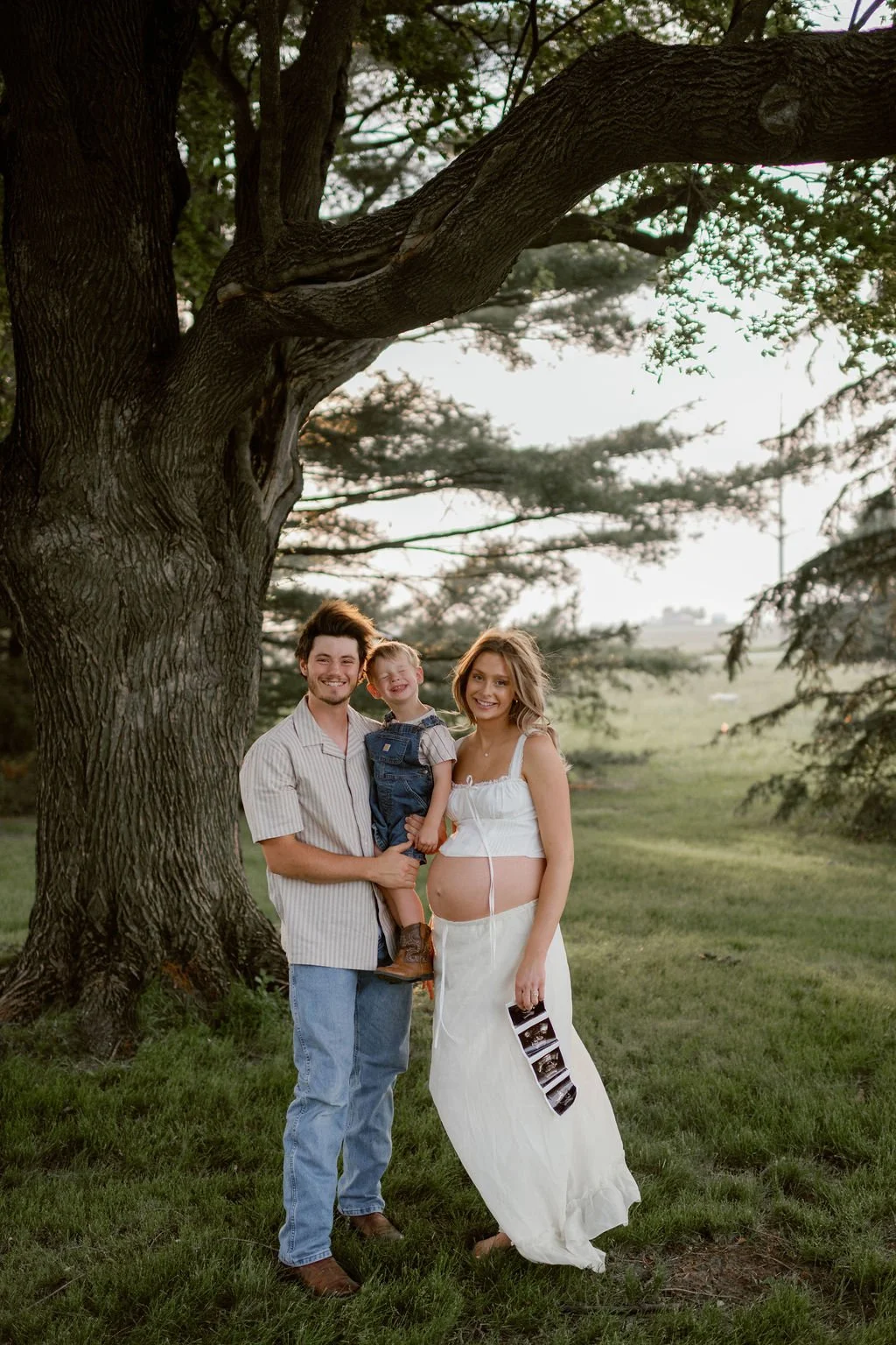 Country_Maternity_Session_Illinois_Dekalb (48).jpg