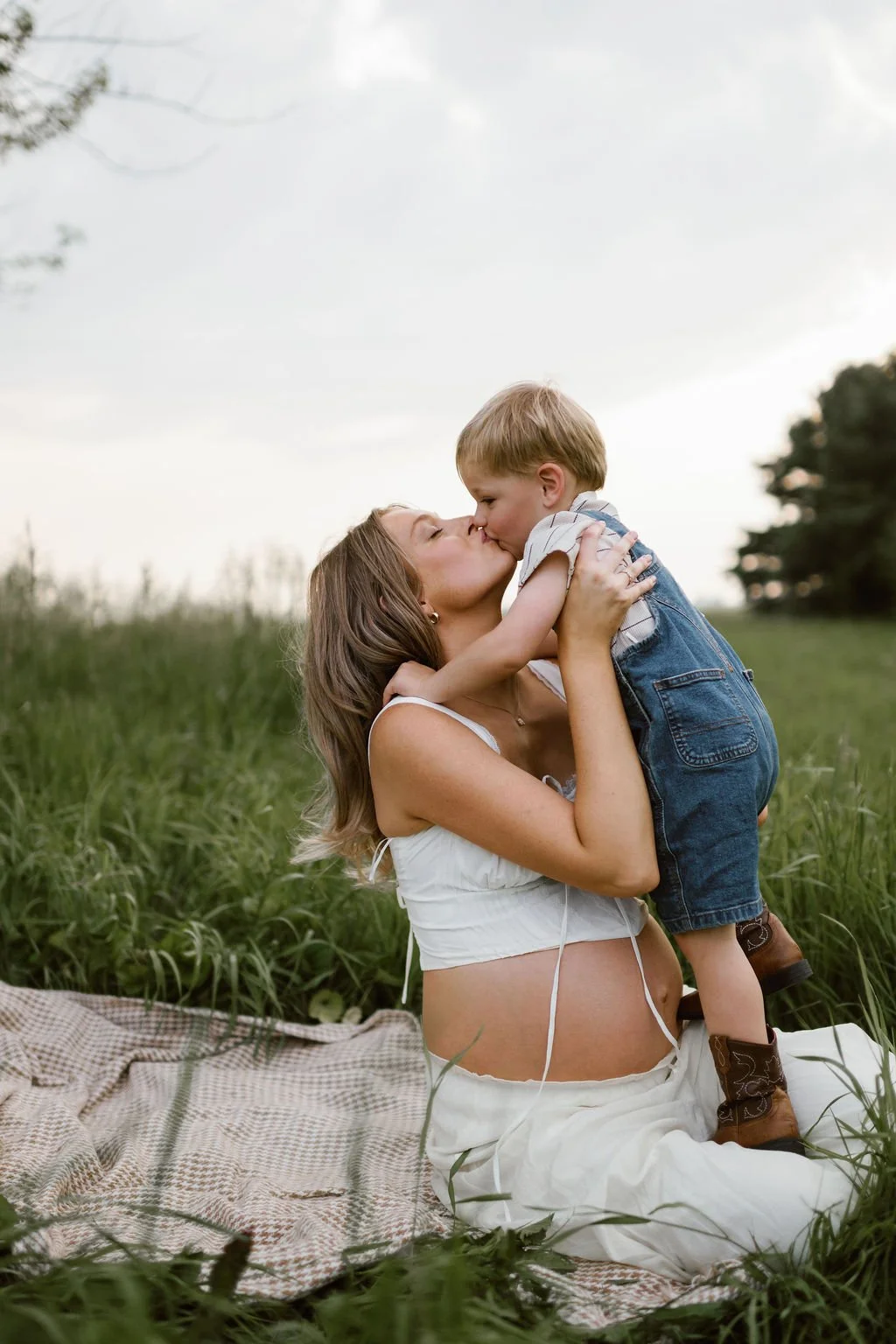 Country_Maternity_Session_Illinois_Dekalb (43).jpg