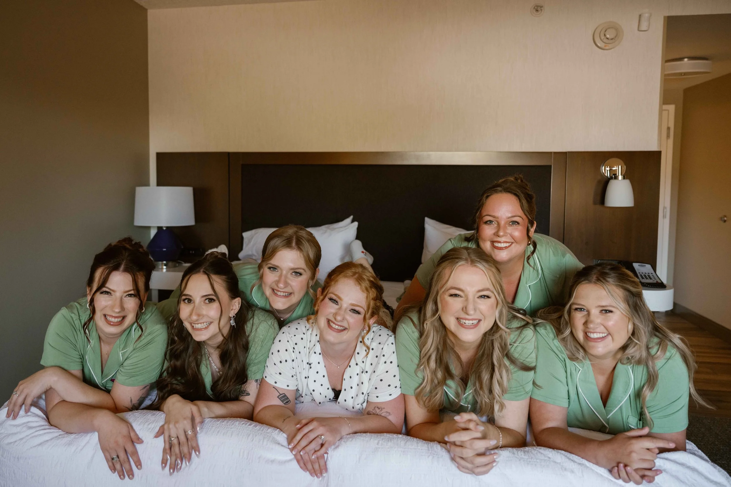 Bridesmaids getting ready at hotel in Libertyville Illinois