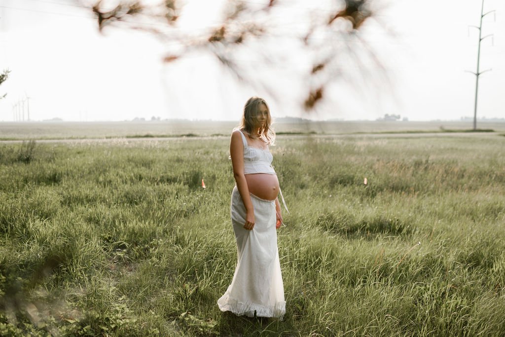 Country_Maternity_Session_Illinois_Dekalb (15).jpg