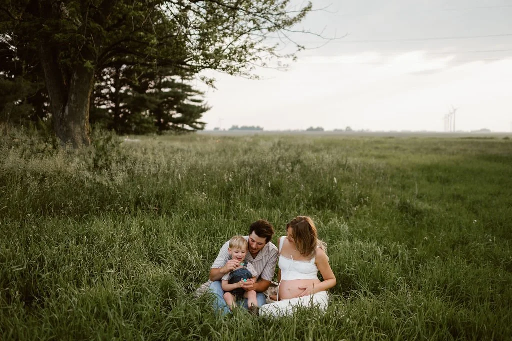 Country_Maternity_Session_Illinois_Dekalb (38).jpg