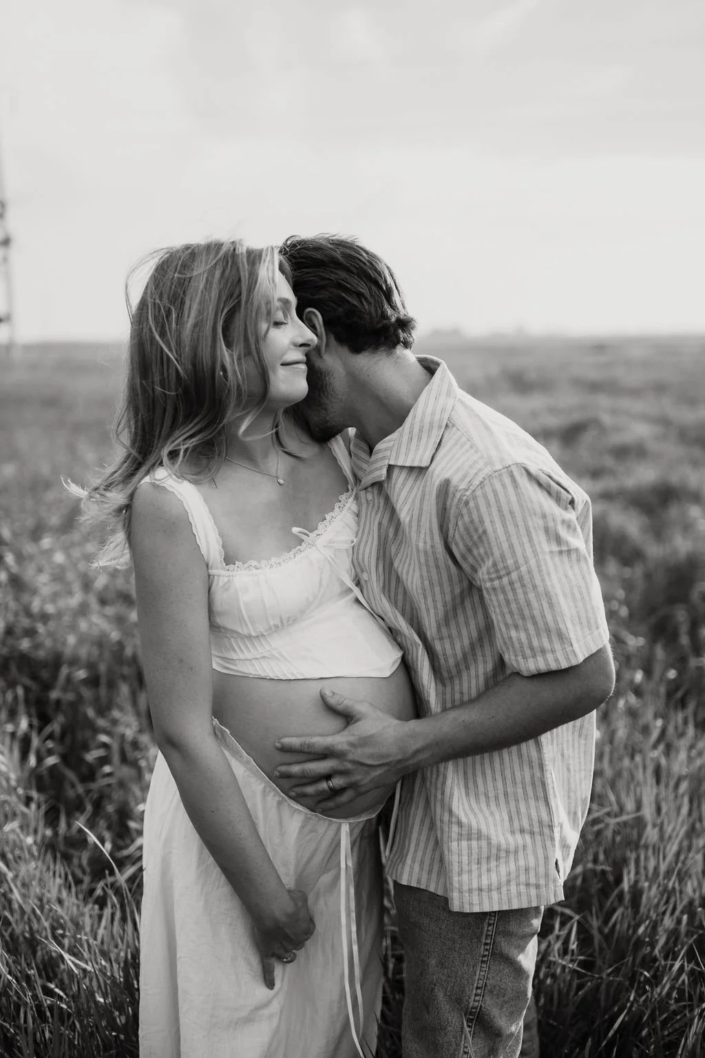 Country_Maternity_Session_Illinois_Dekalb (30).jpg