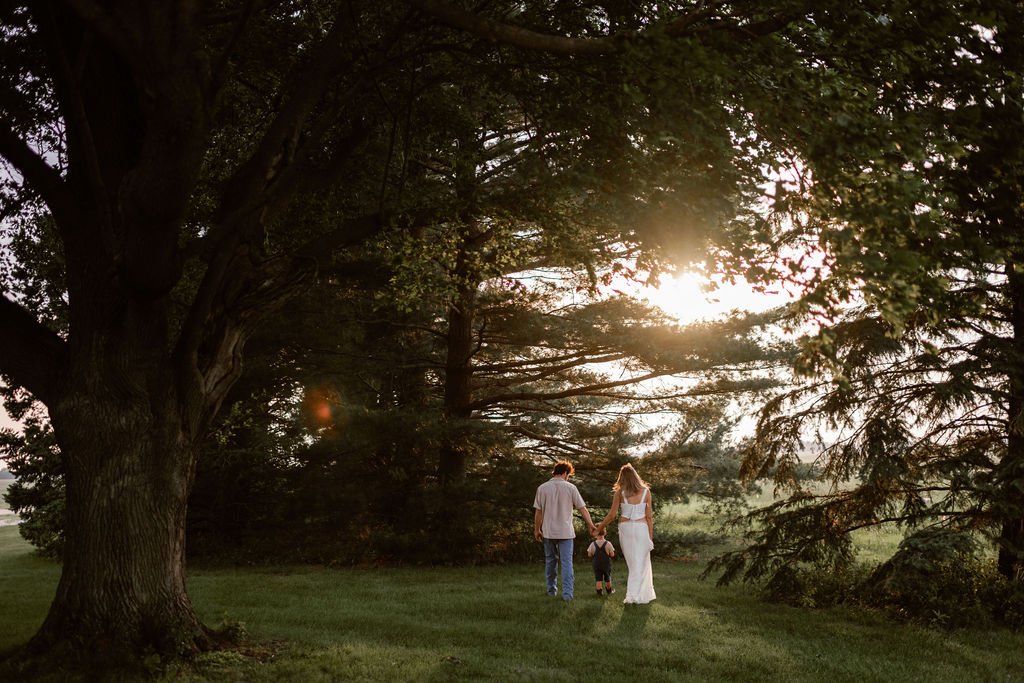 Country_Maternity_Session_Illinois_Dekalb (58).jpg