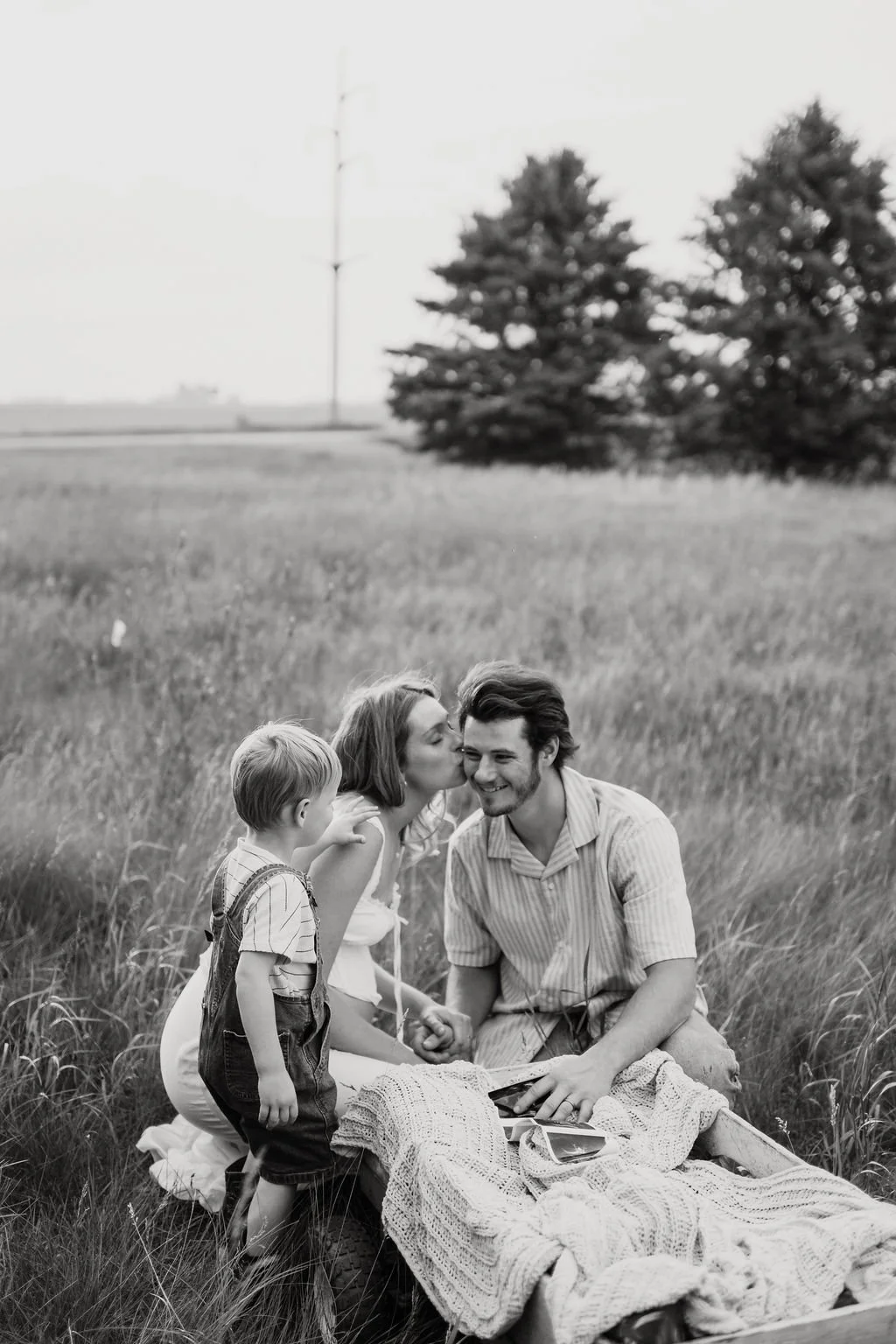 Country_Maternity_Session_Illinois_Dekalb (66).jpg