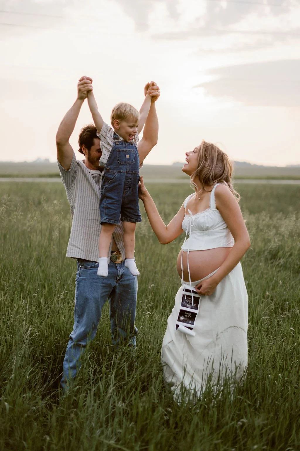 Country_Maternity_Session_Illinois_Dekalb (85).jpg
