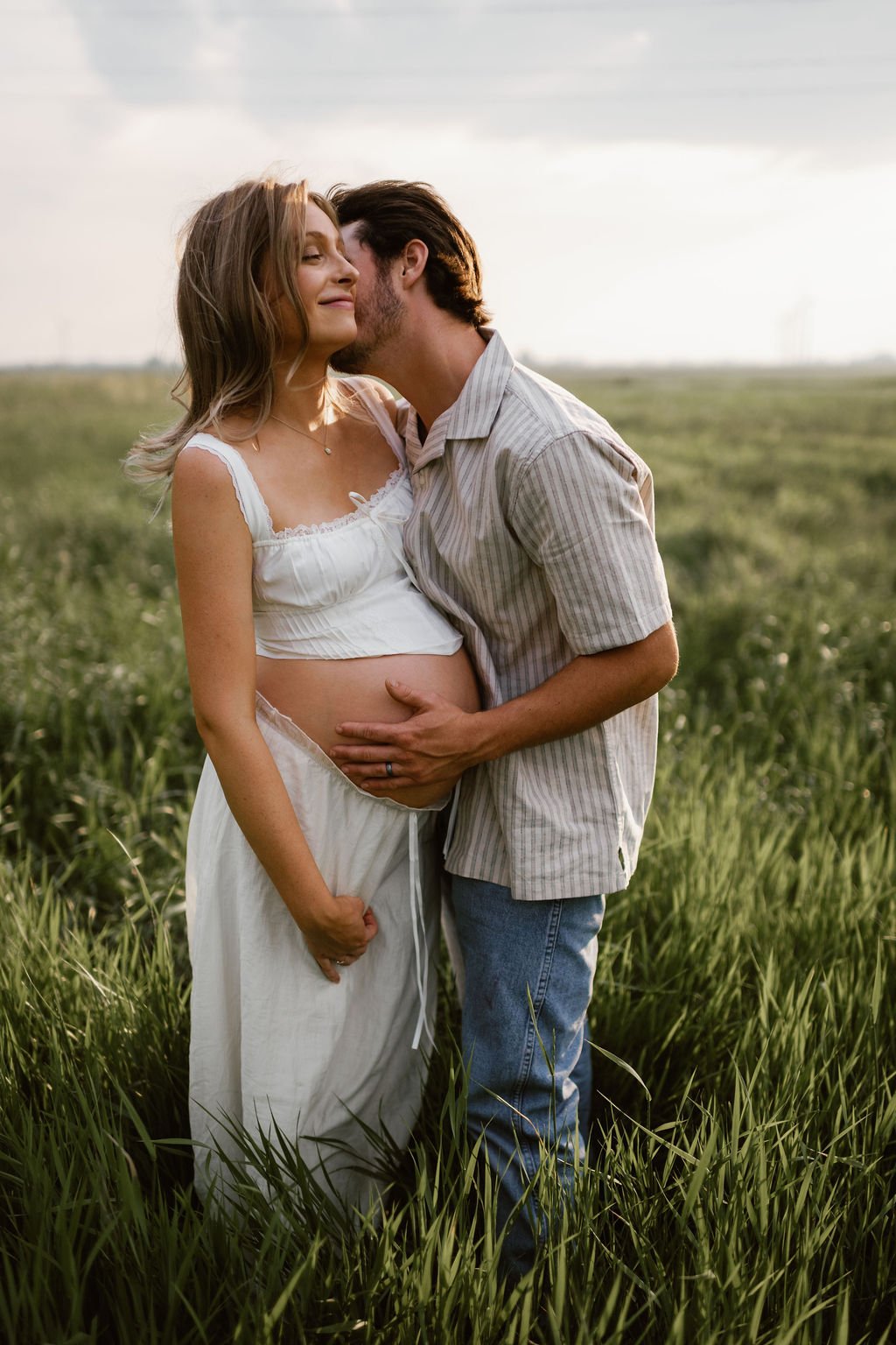 Country_Maternity_Session_Illinois_Dekalb (29).jpg