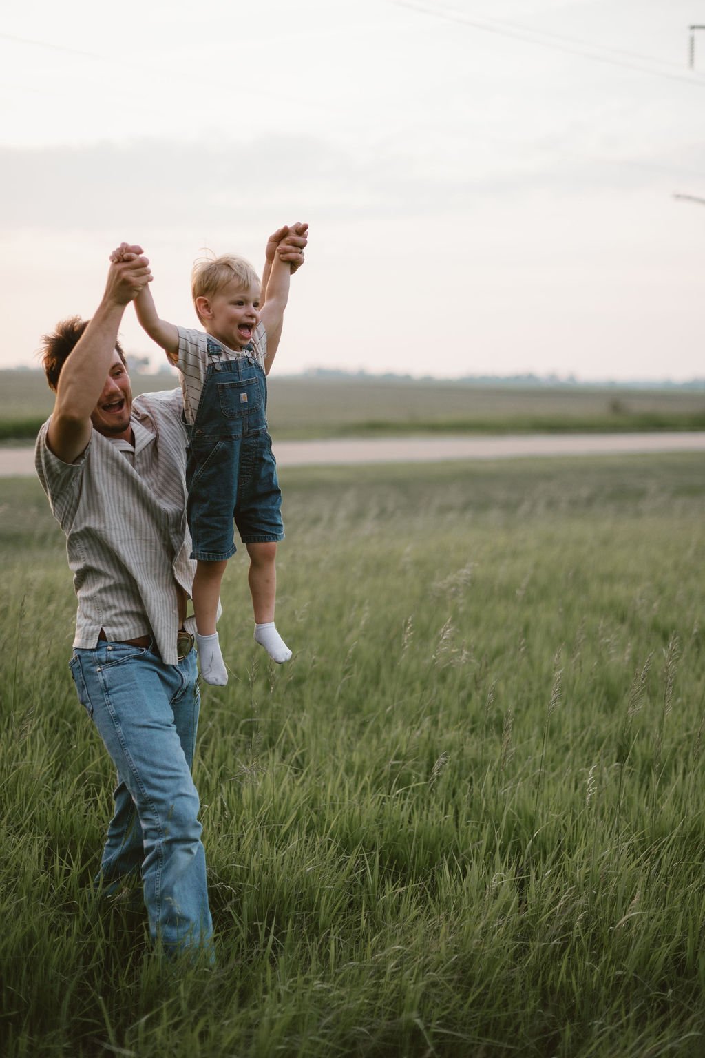 Country_Maternity_Session_Illinois_Dekalb (72).jpg