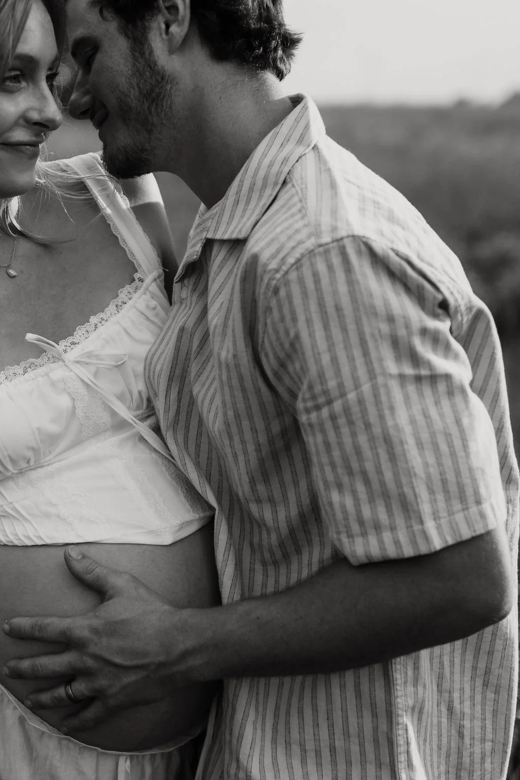 Country_Maternity_Session_Illinois_Dekalb (31).jpg