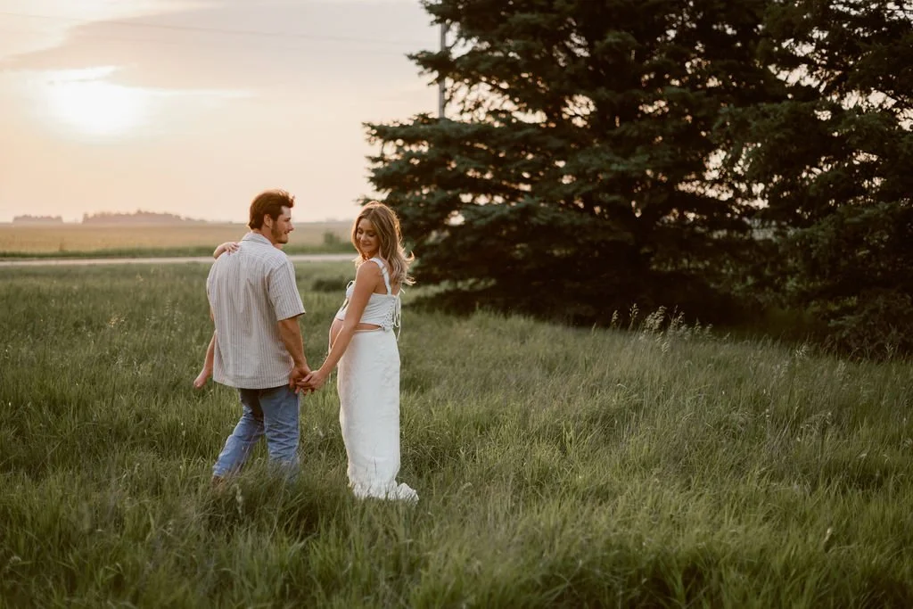 Country_Maternity_Session_Illinois_Dekalb (93).jpg