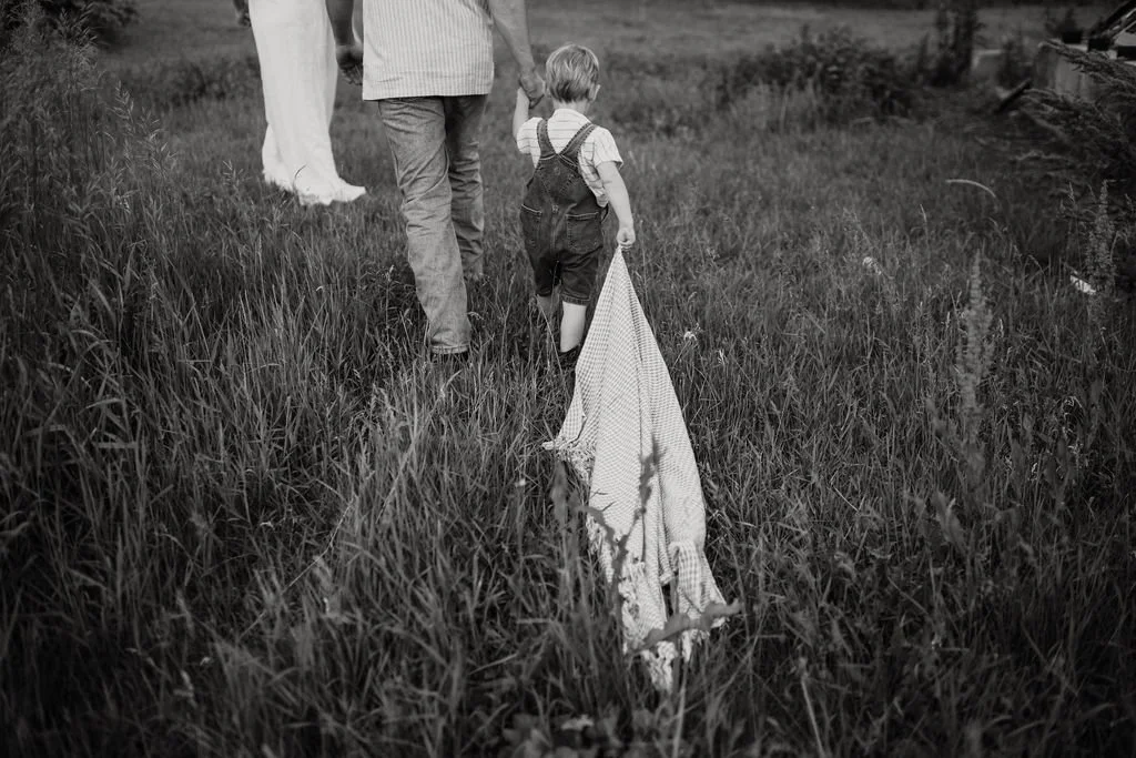 Country_Maternity_Session_Illinois_Dekalb (44).jpg