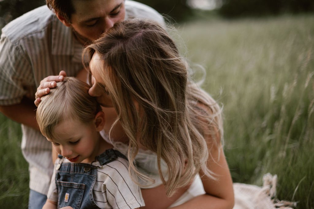Country_Maternity_Session_Illinois_Dekalb (82).jpg