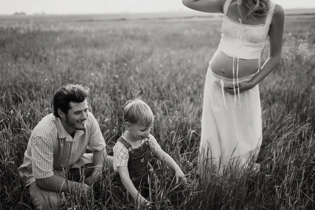 Country_Maternity_Session_Illinois_Dekalb (18).jpg