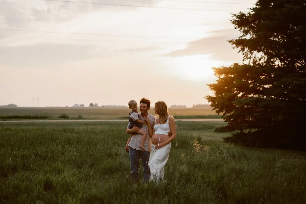 Country_Maternity_Session_Illinois_Dekalb (97).jpg