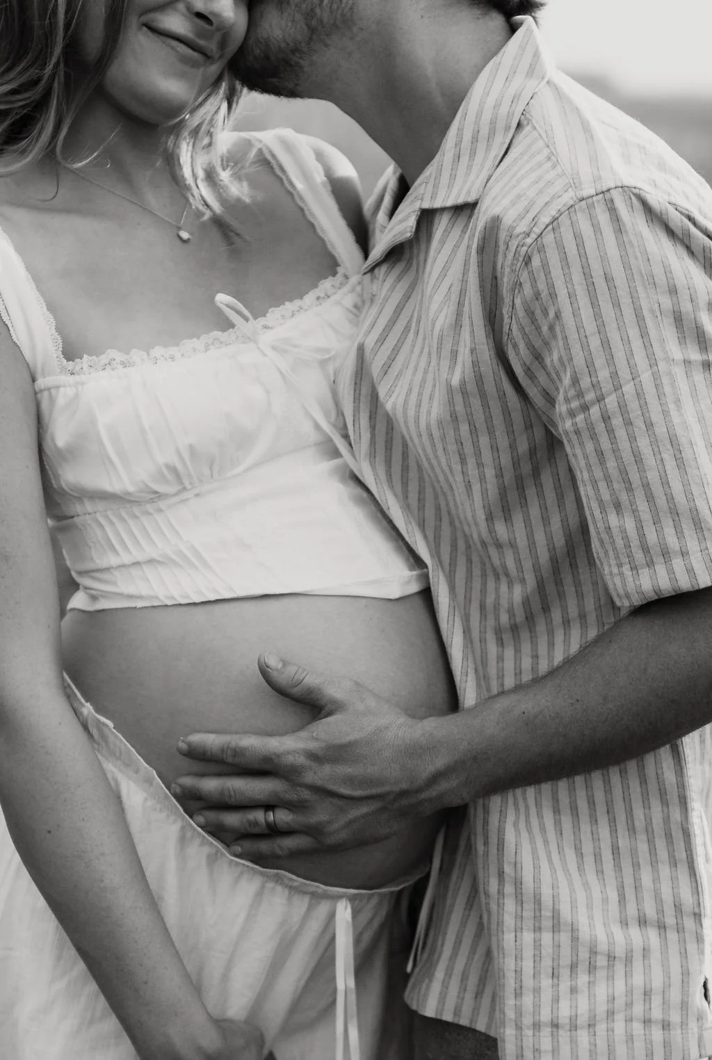 Country_Maternity_Session_Illinois_Dekalb (28).jpg