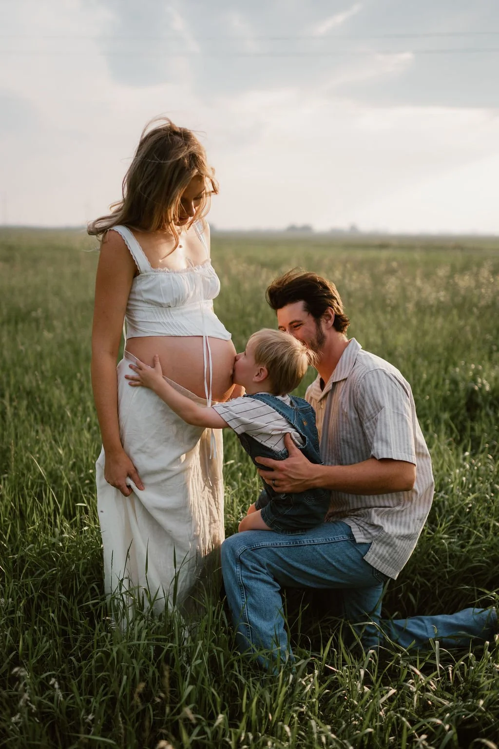 Country_Maternity_Session_Illinois_Dekalb (22).jpg