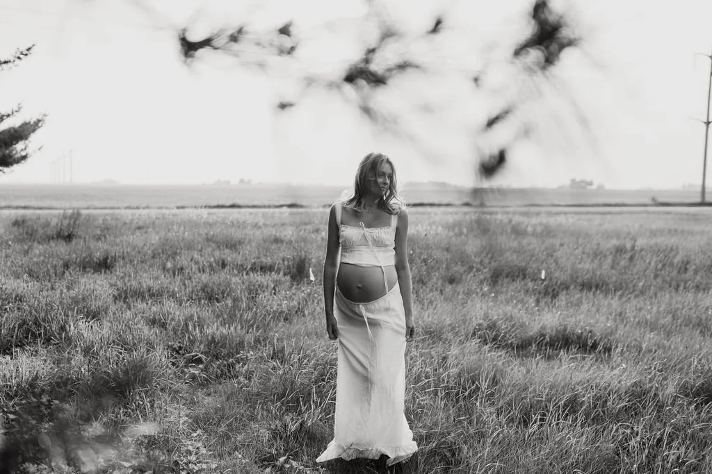 Country_Maternity_Session_Illinois_Dekalb (14).jpg