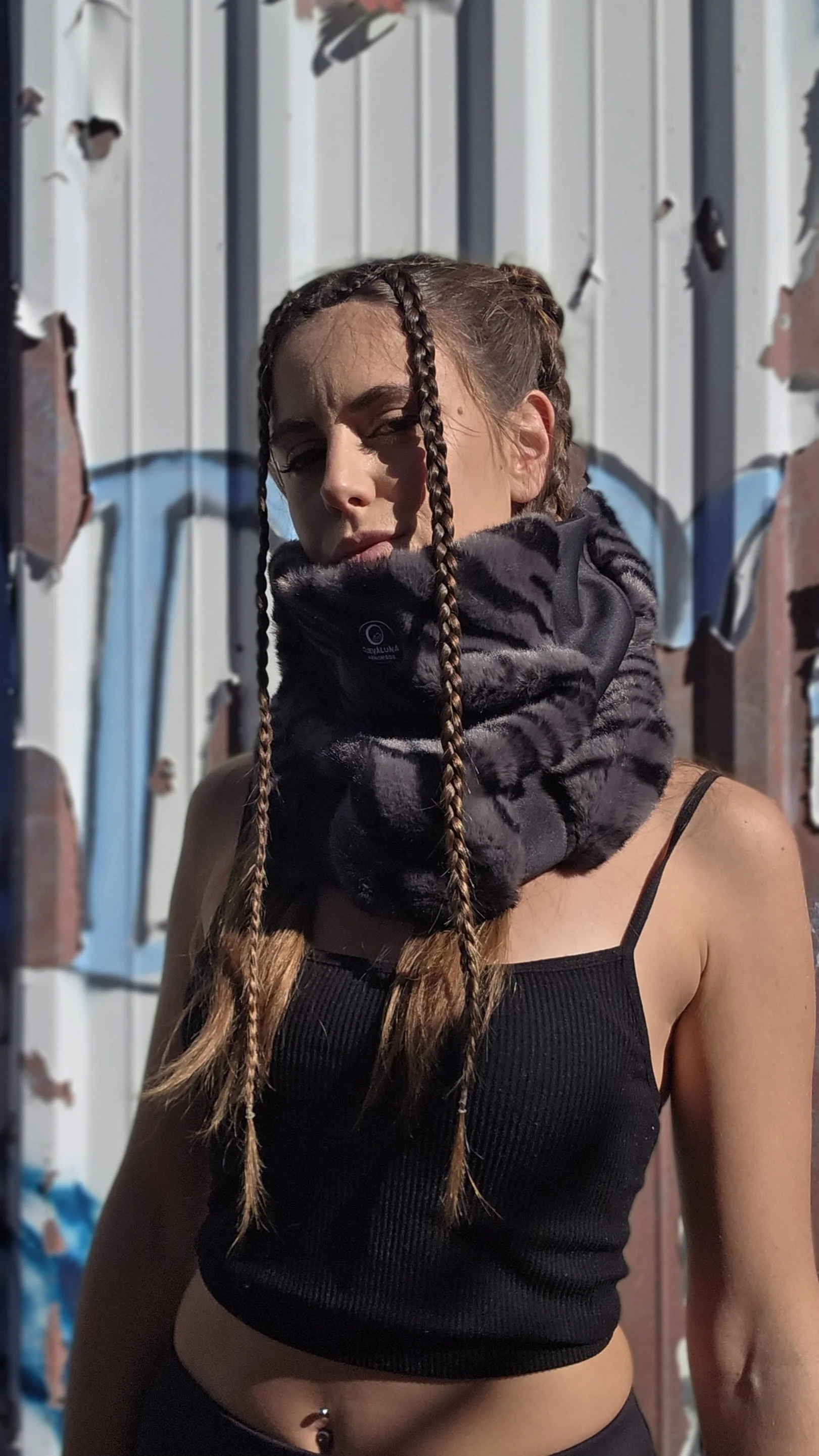 CUELLO○CEBRA GRIS MUY SUAVE CON FRANJA LATERAL○