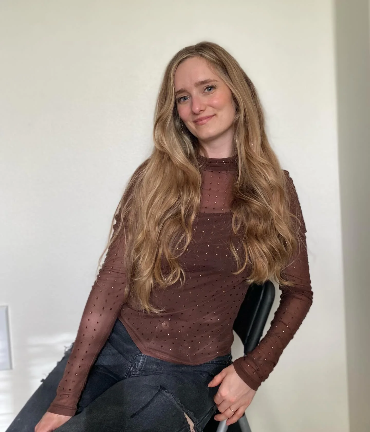 Hi!! I&rsquo;m Peyton 🤍
I&rsquo;ve been a hairstylist for nearly 5 years, and I absolutely love creating lived-in color and beautiful blondes.✨ It&rsquo;s truly my passion helping you feel confident and like your best self.
When I&rsquo;m not behind