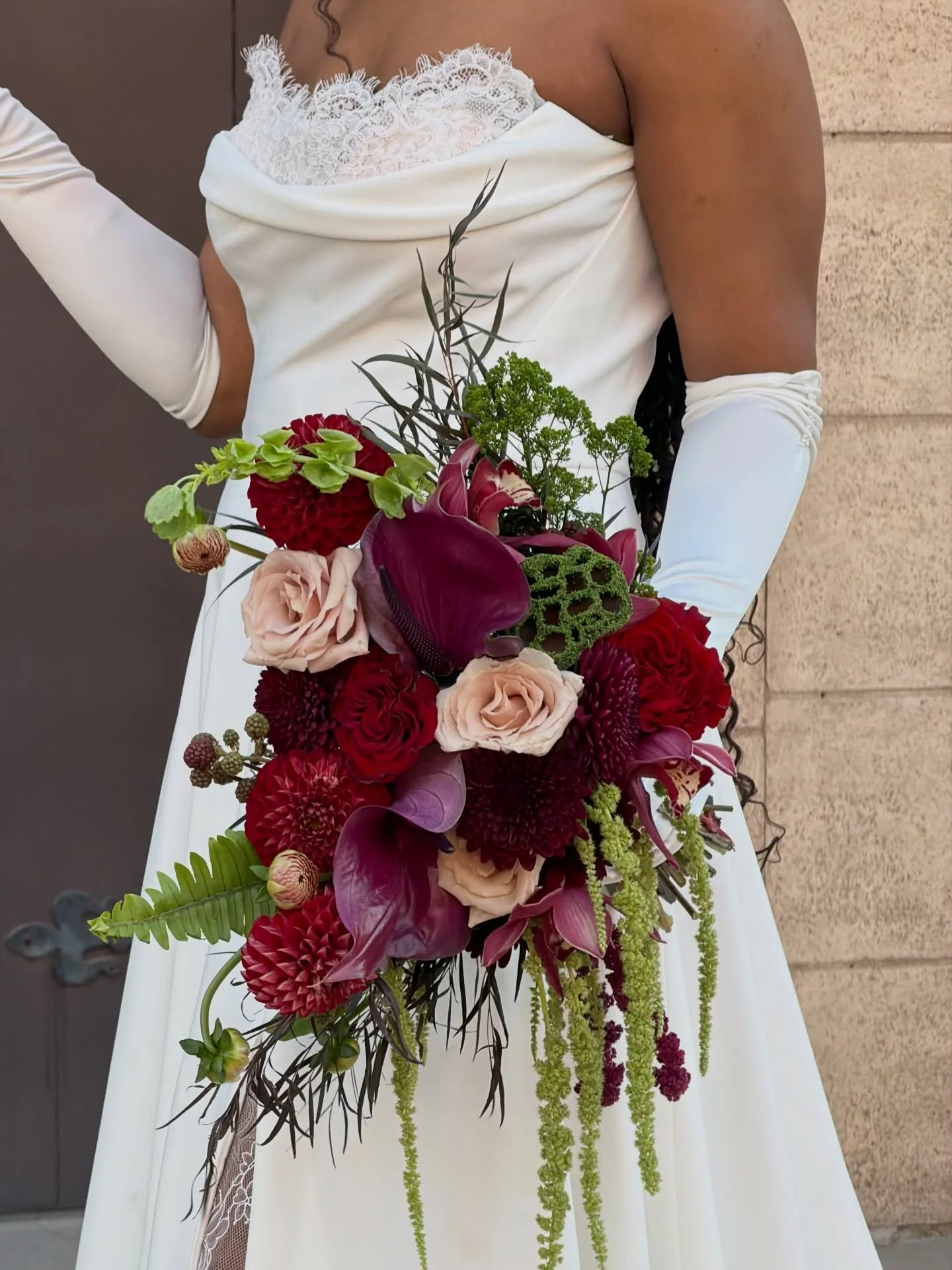 a moment for this color pallet 🥀✨

Planning &amp; Design: @copperblossomevents
Photographer: @caitlinaudrey.photography @mayapapayapictures
Content Creator: @casinicontent
Venue: @thewoodlandphxaz
Florist: @floralovedesign
Rentals: @hazelgroverental