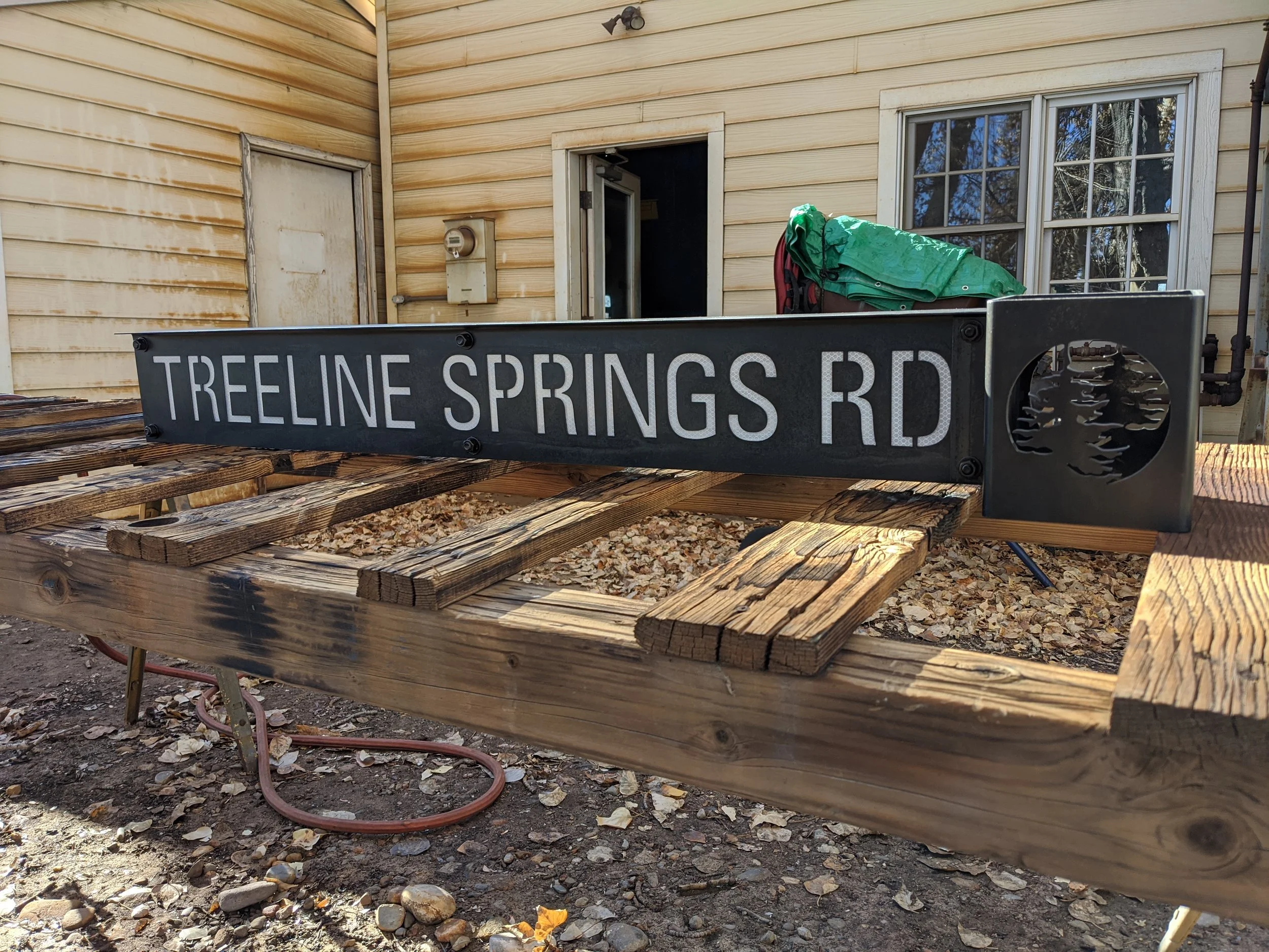 Moolight Basin, road signage