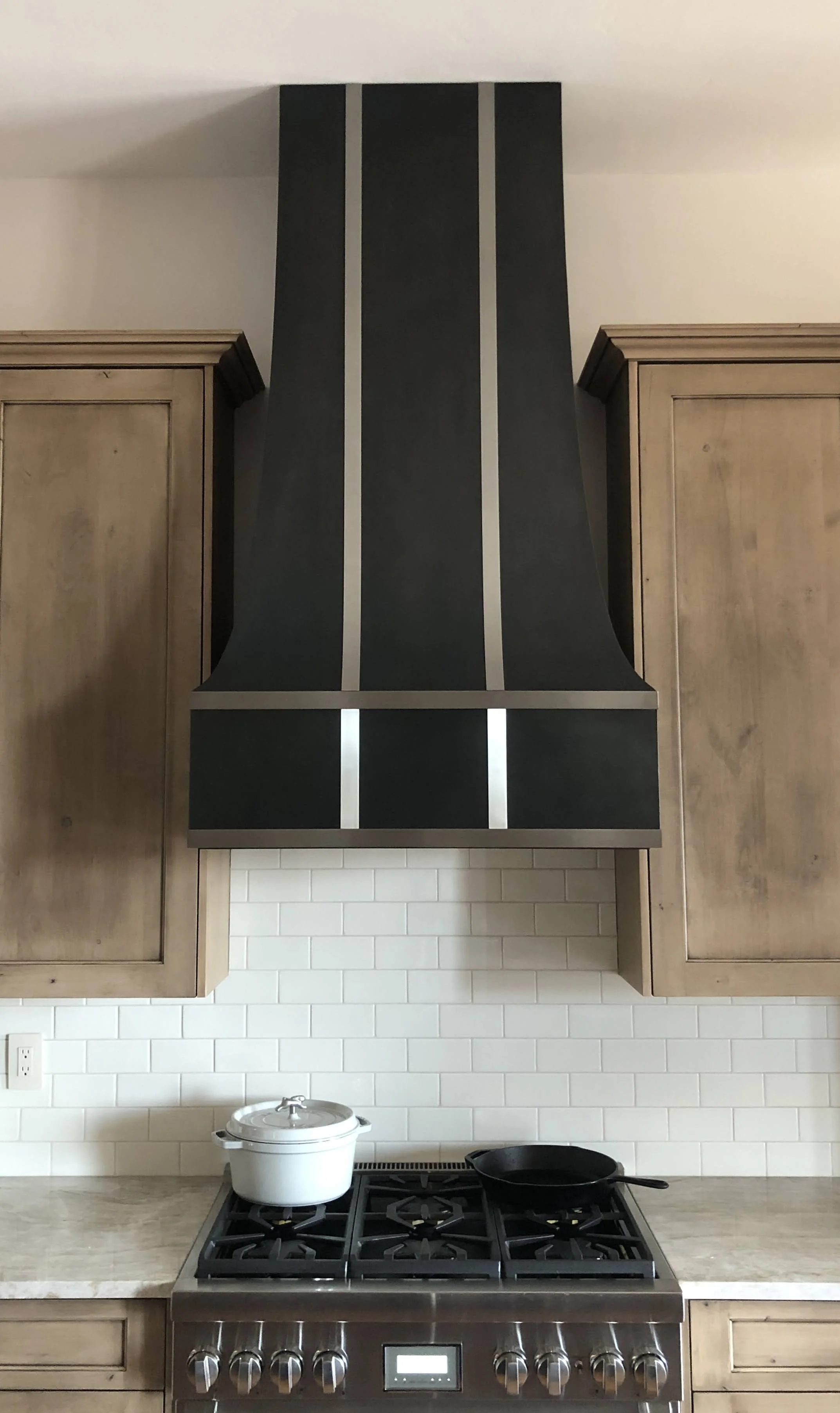 Lynn, stainless range hood