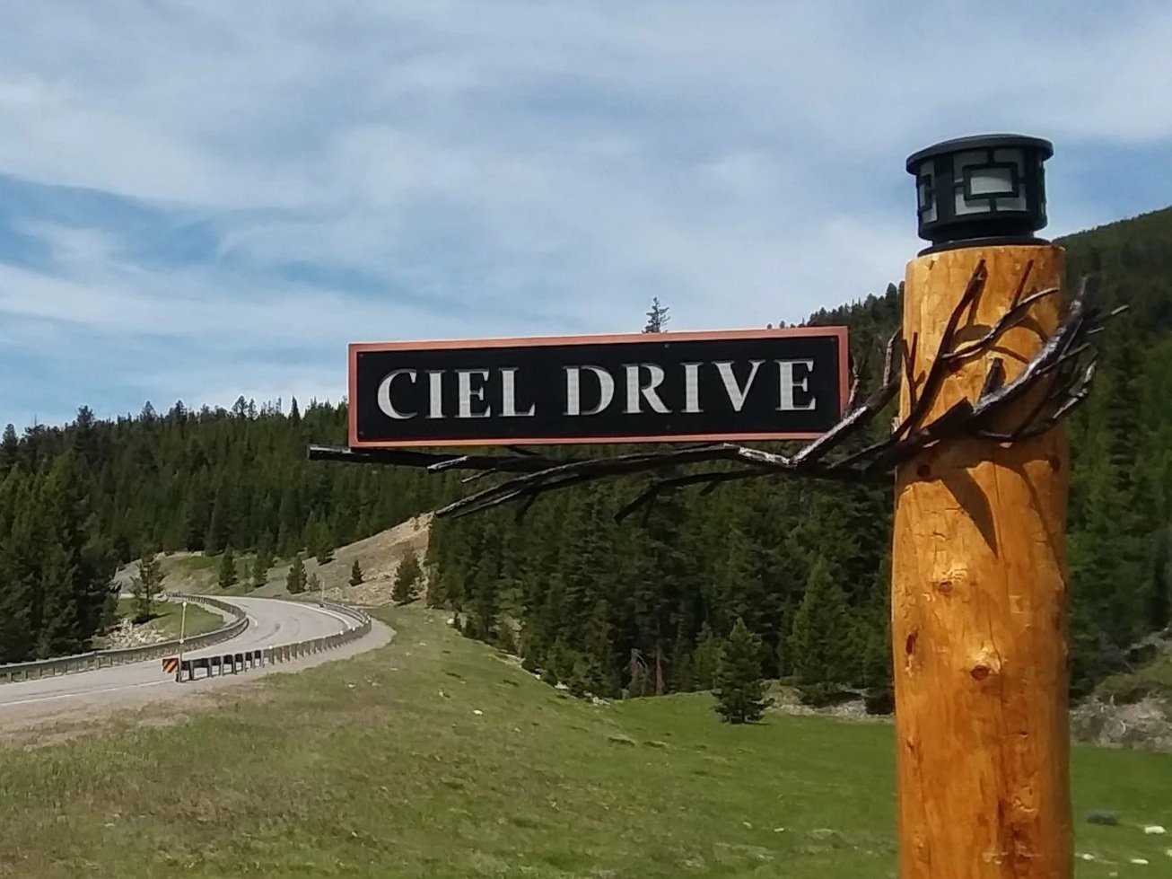 Torter, sculptural road signage