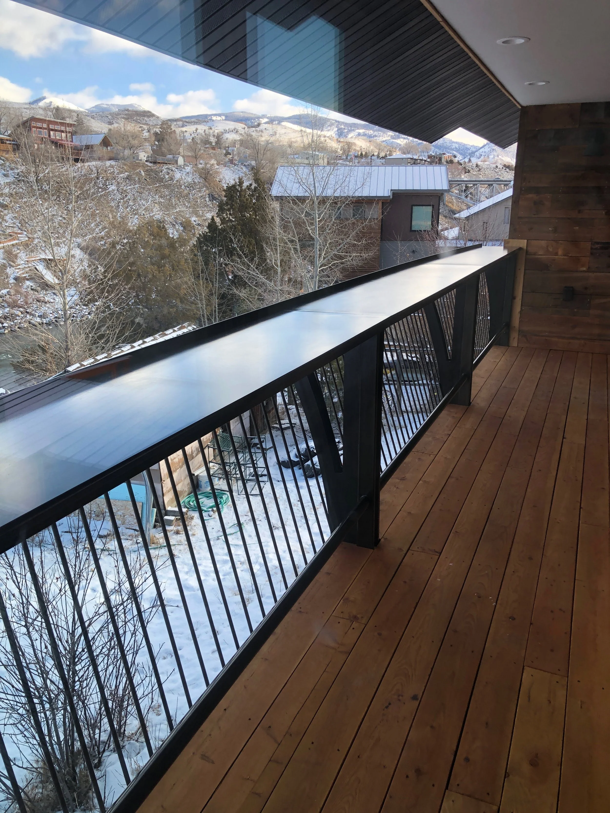 Varley/Thurston, bar top