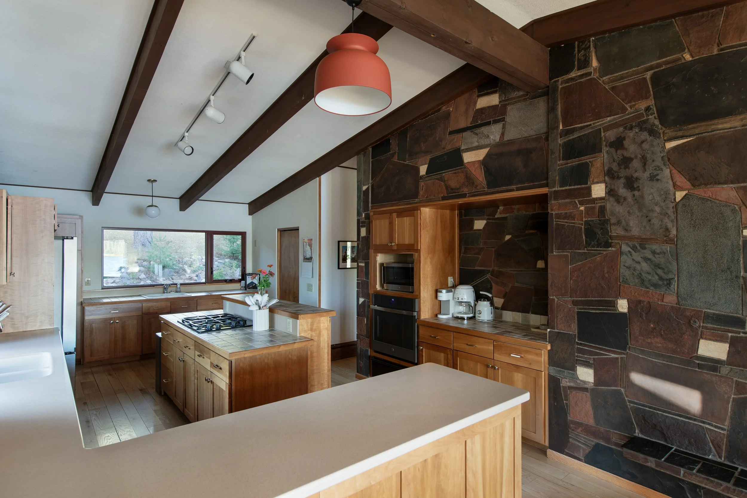 20251026-LODGING-MidMod Minnesota Lakehouse-3.jpg