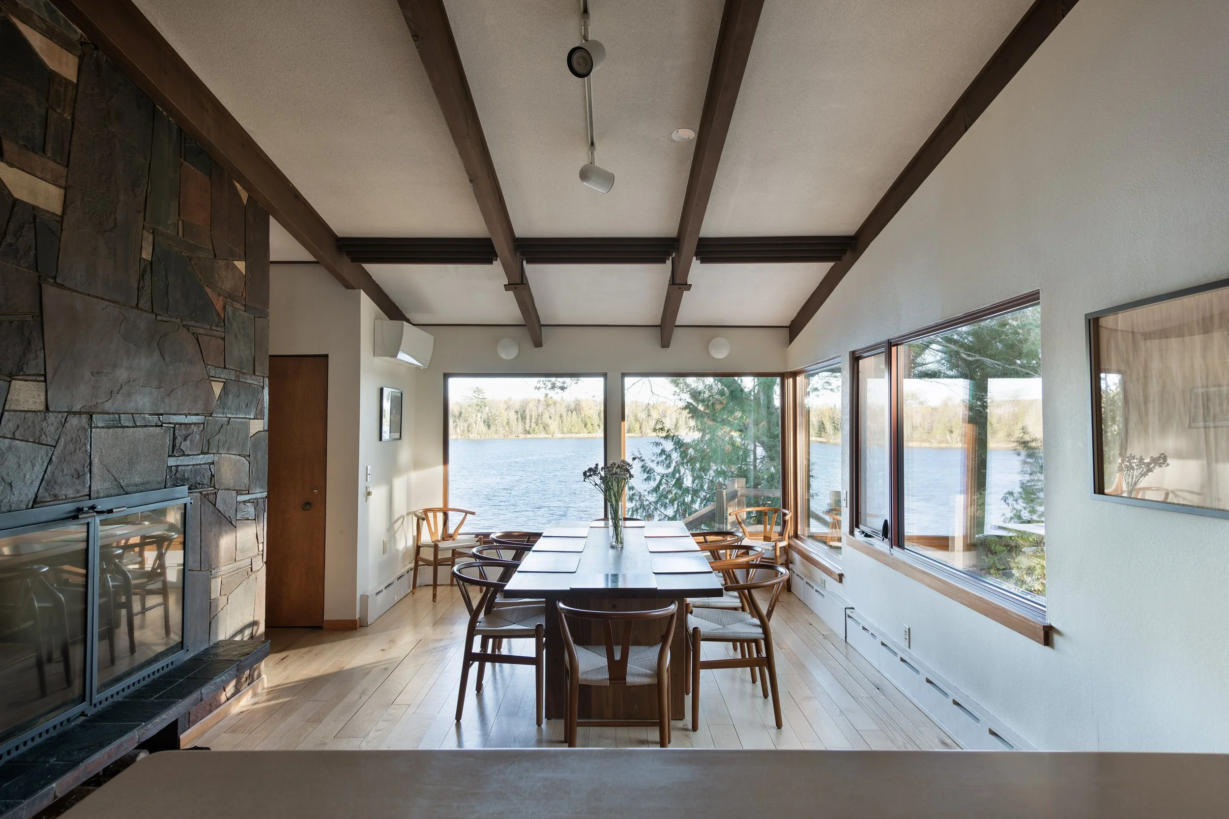20251026-LODGING-MidMod Minnesota Lakehouse-5.jpg