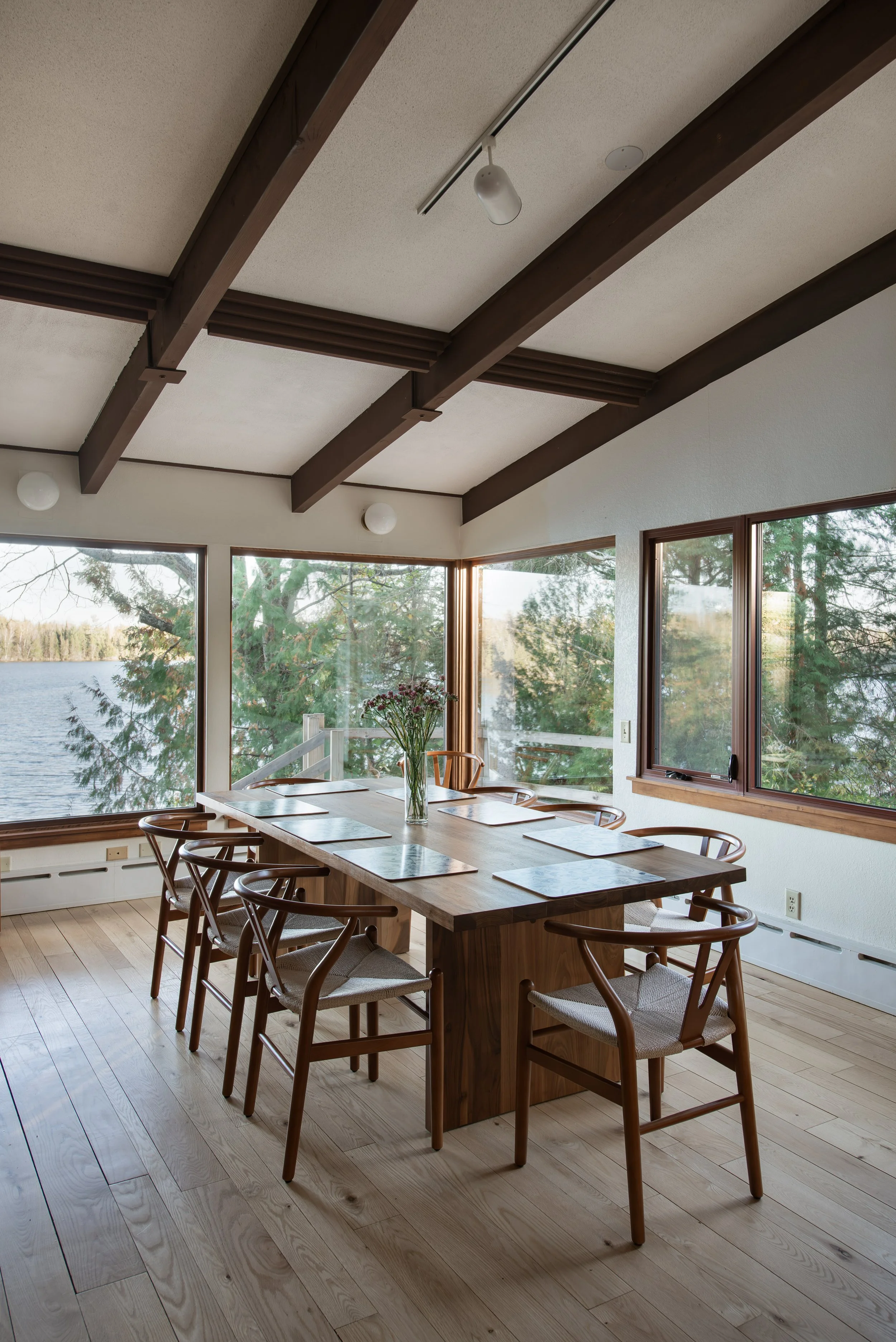 20251026-LODGING-MidMod Minnesota Lakehouse-6.jpg