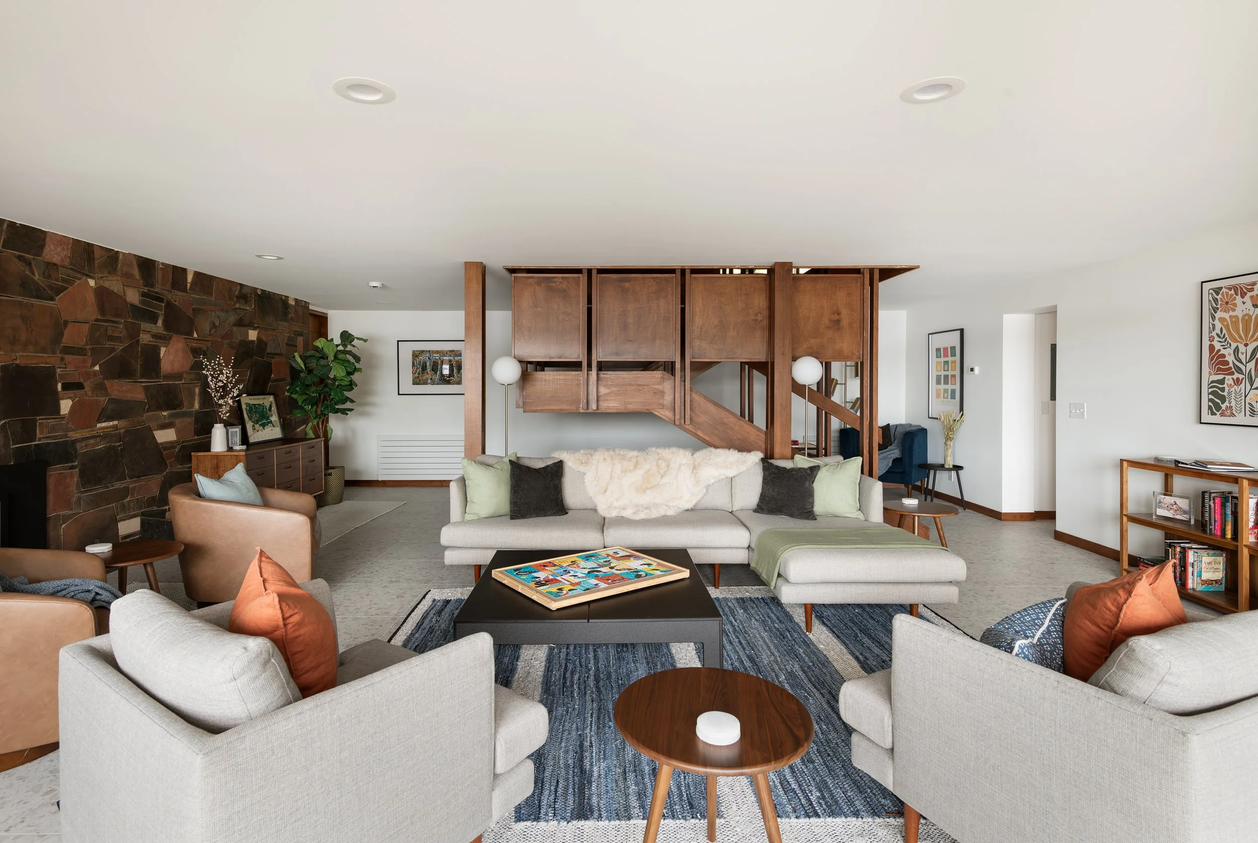 20251026-LODGING-MidMod Minnesota Lakehouse-103.jpg