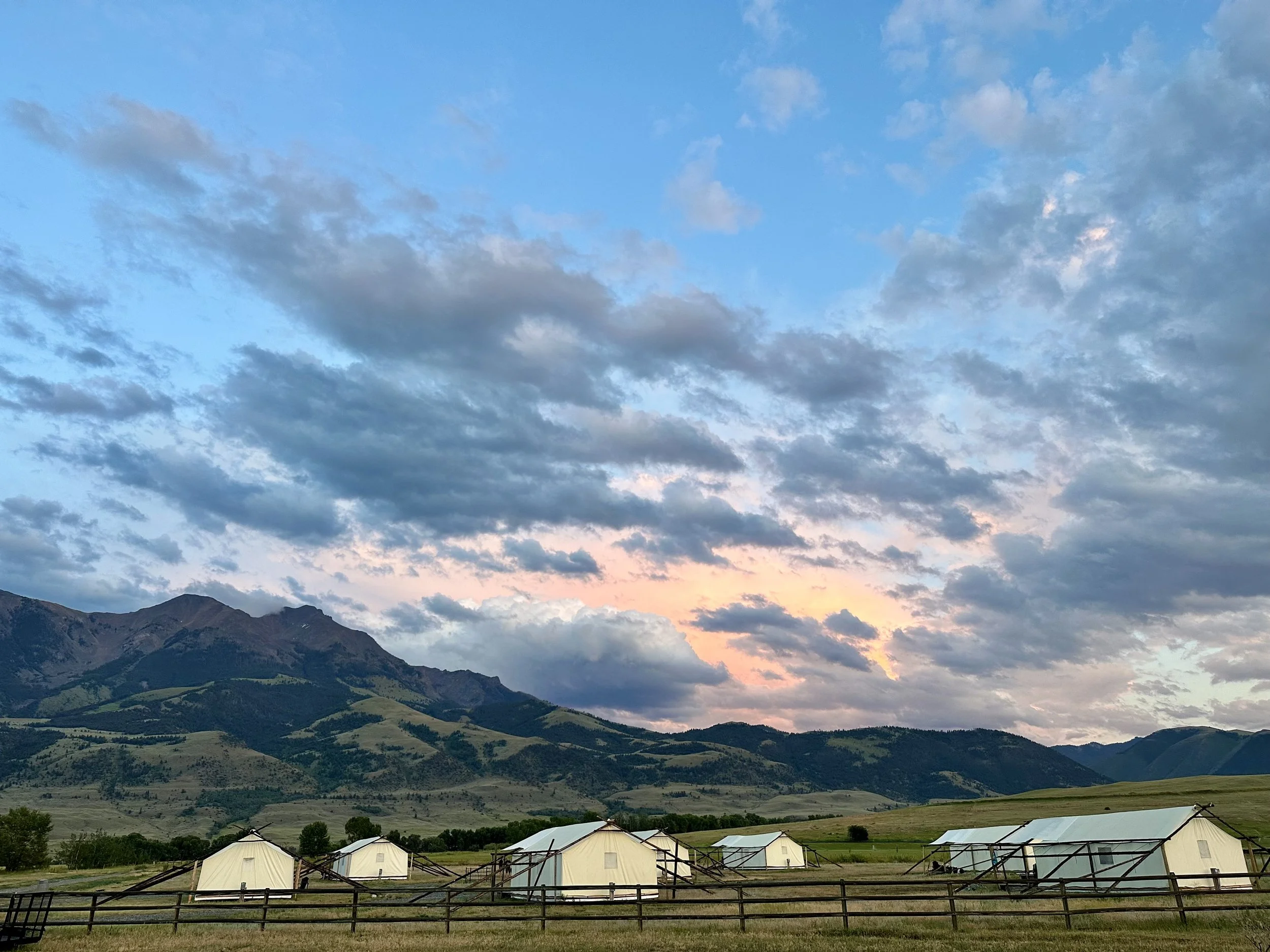 Yellowstone Dreamin Retreat Montana Sky