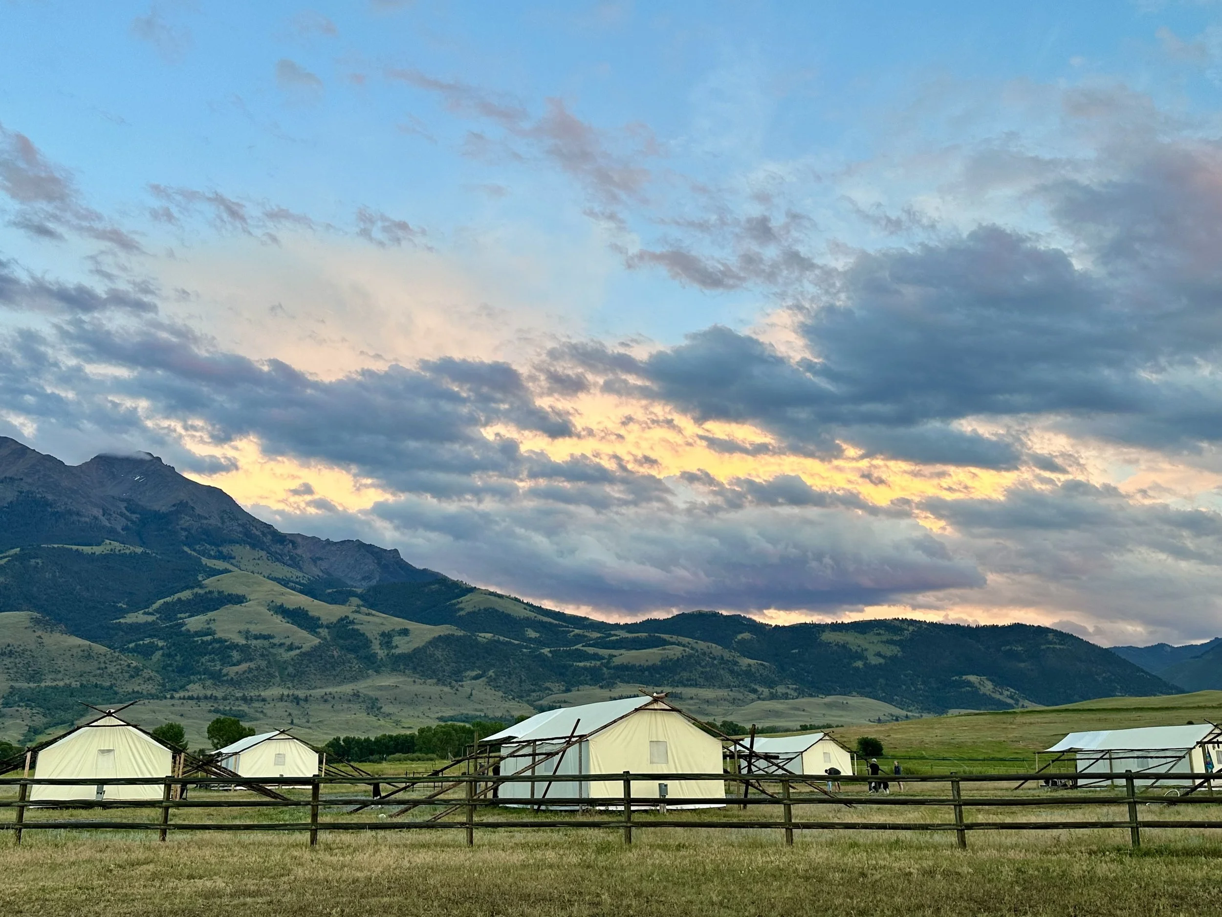Yellowstone Dreamin Retreat tents Paradise Valley, Mt
