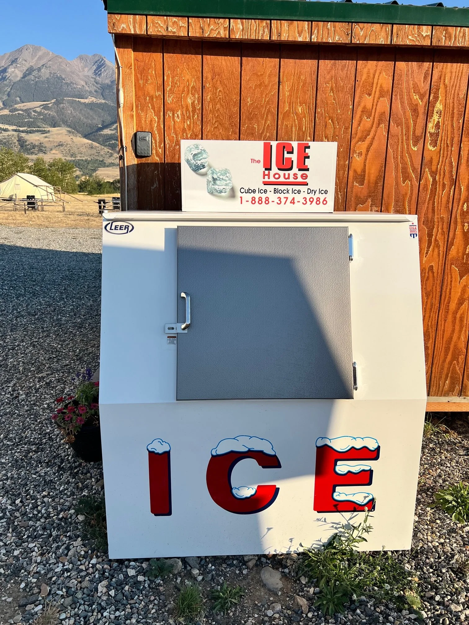 Bag ice machine Yellowstone Dreamin Retreat