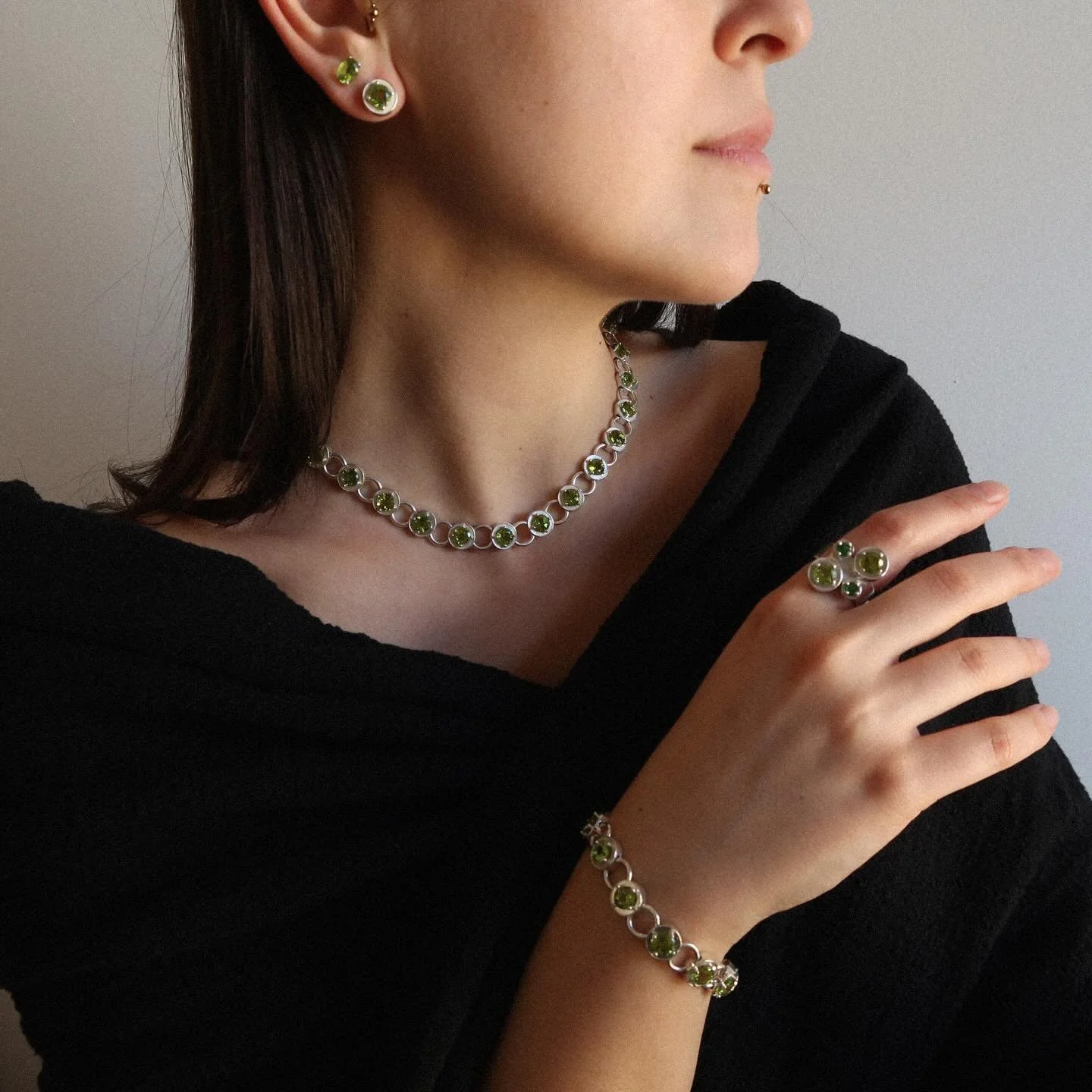 The ORNAMENTUM Parure in Peridot.

#parure #finejewellery #peridot #handmadejewelrydesign