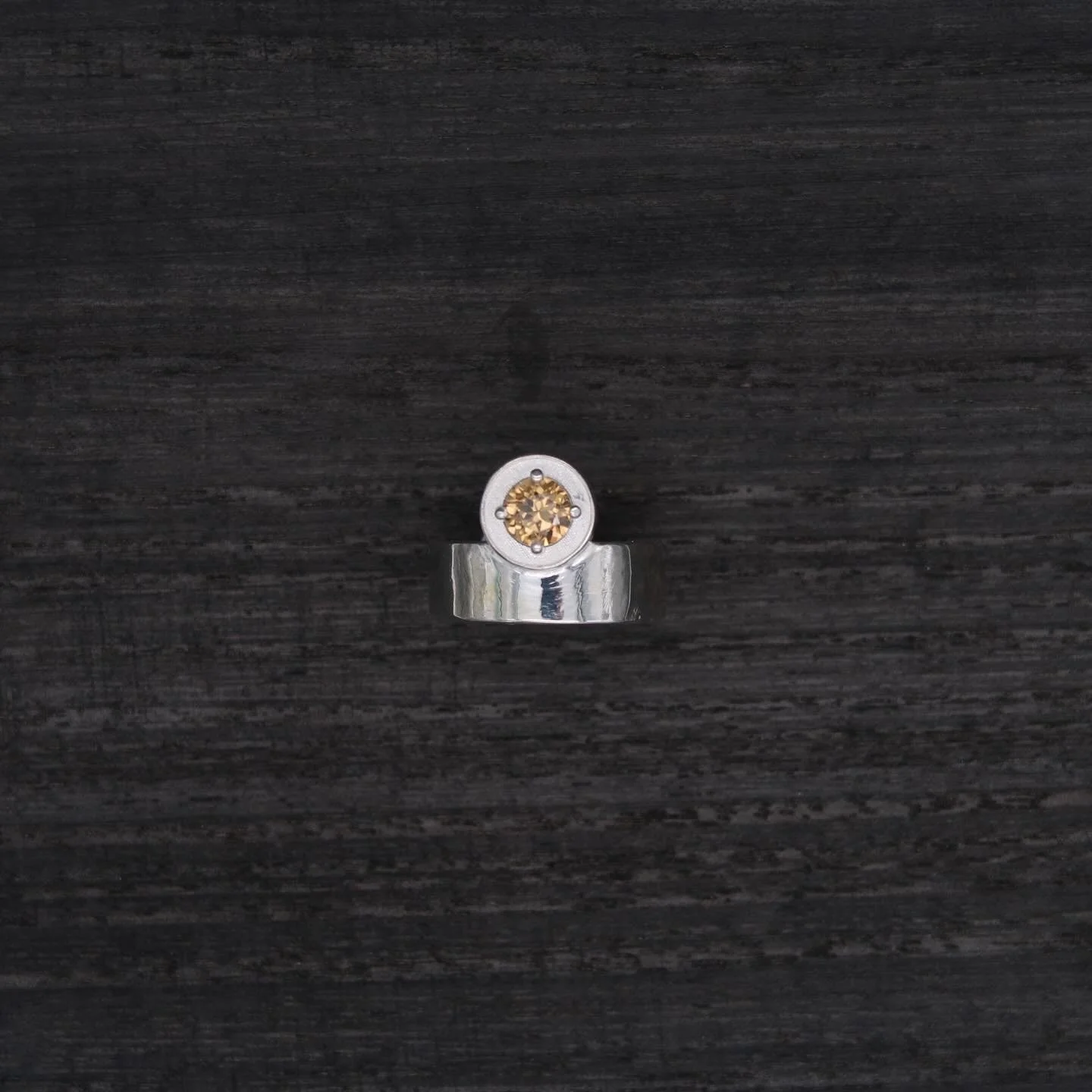 Rings from the ORNAMENTUM Collection.

Which colors would you pick?

#handmadejewelry #silverring #mensengagementring #customjewelry