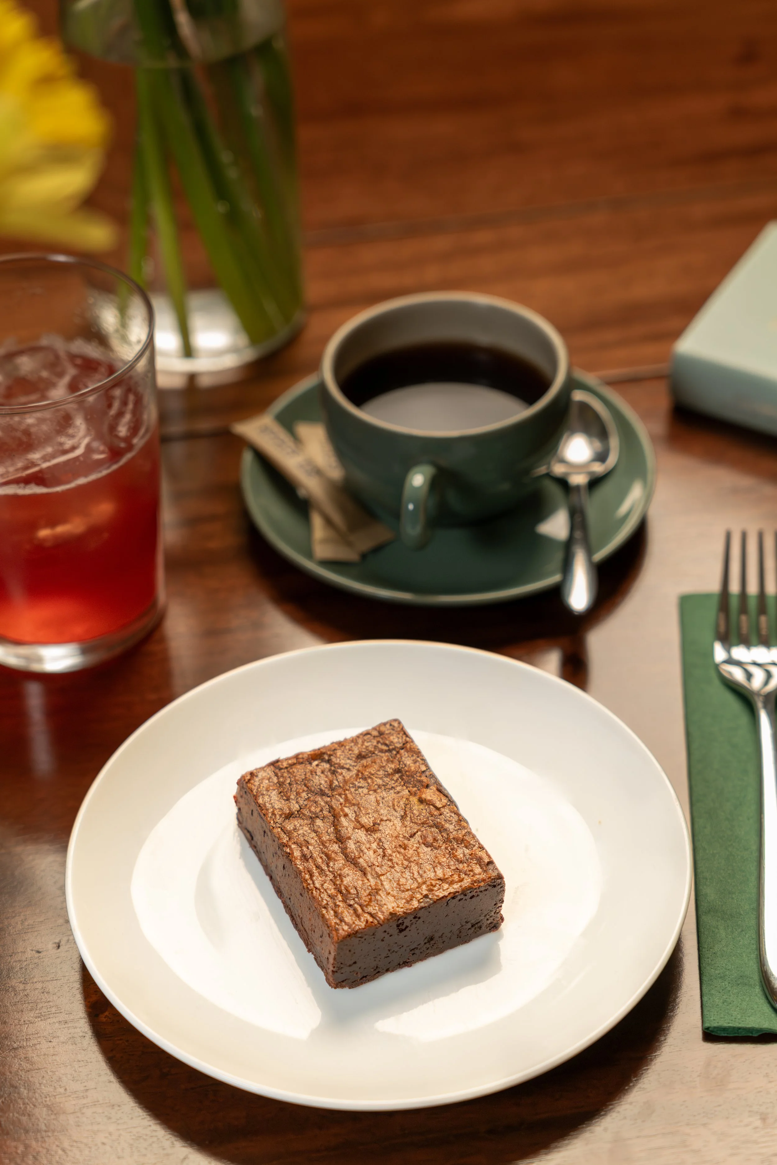 Our seriously fudgy brownie, made with 70% Callebaut dark chocolate for a rich flavour. 