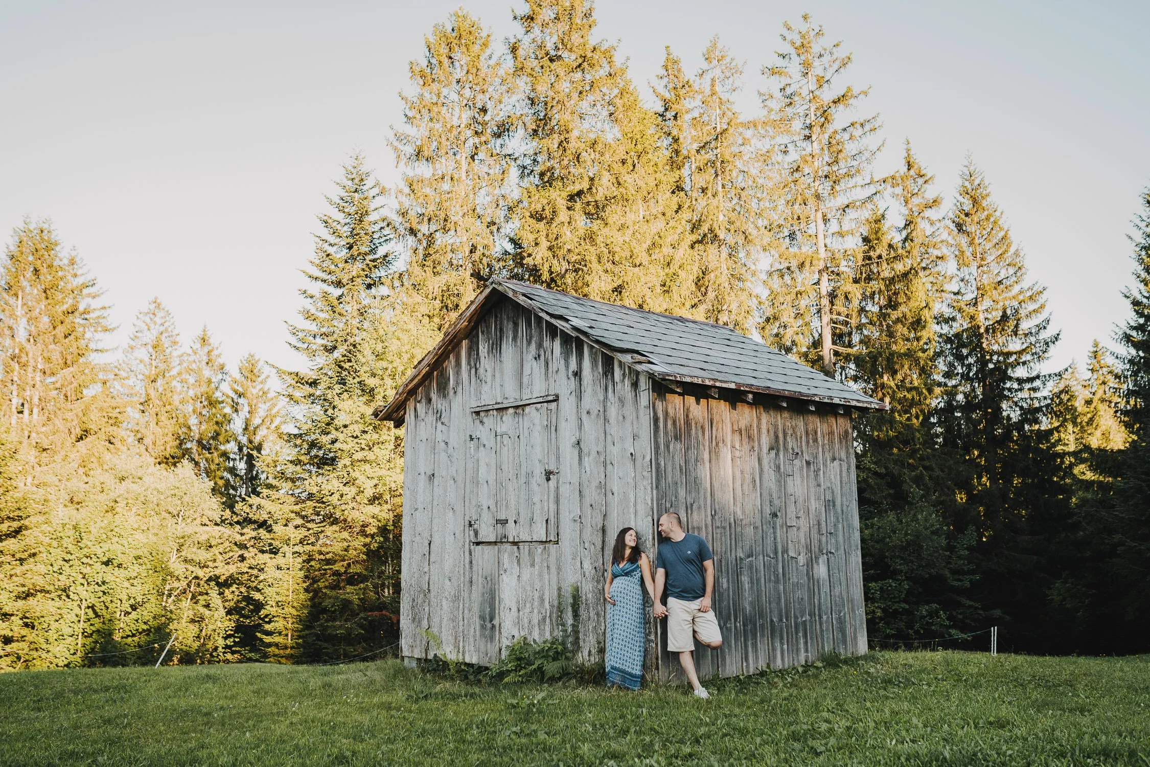 Natürliche Babybauchfotografie Vorarlberg.