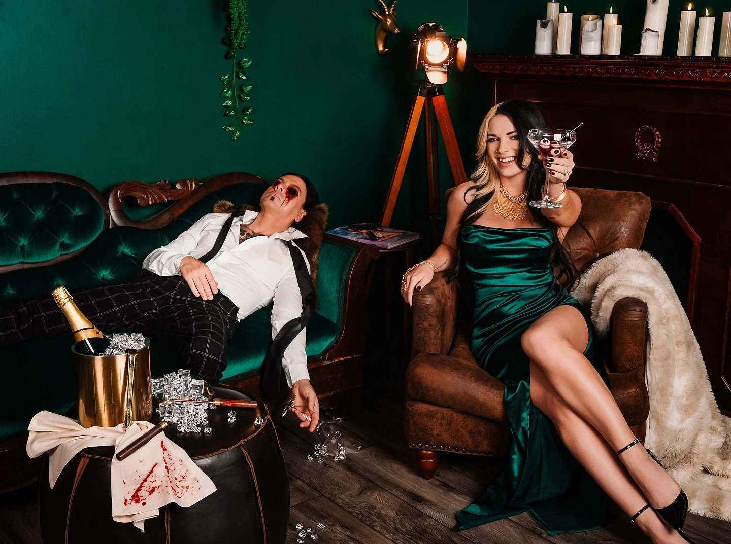 &ldquo;| Only Have Eyes For You / Dirty Martini&rdquo; 

Another Halloween Throwback from your favorite creative couple - zoom into my glass to see how @heyemmajaye likes her drinks 🍸👀

#halloween #halloweenphotoshoot #halloweenphotography #hallowe